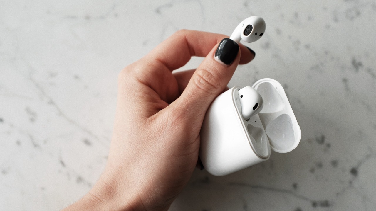 aprende a limpiar el estuche de tus airpods sin arruinarlo