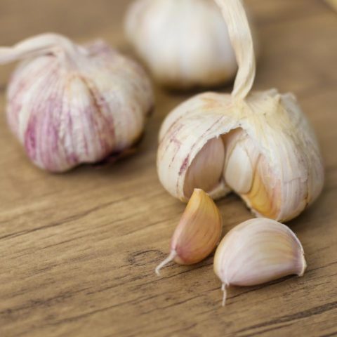 beneficios del ajo bajo la almohada