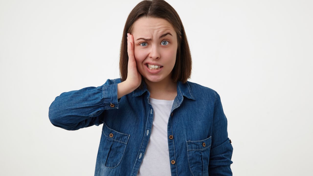 Por qué aprieto los dientes al dormir