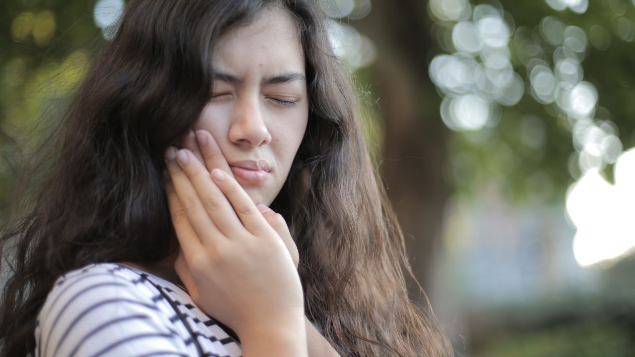 Por qué apretamos los dientes cuando dormimos