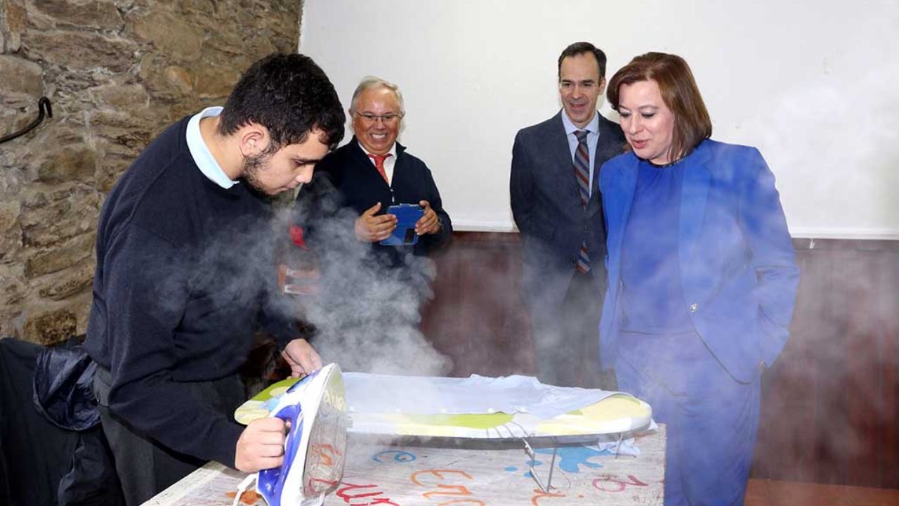 escuela-pone-a-ninos-a-cocinar-y-planchar-como-parte-de-las-clases