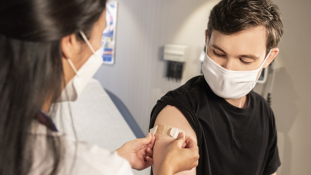 qué efectos tiene la vacuna pfizer en niños de 12 a 18 años