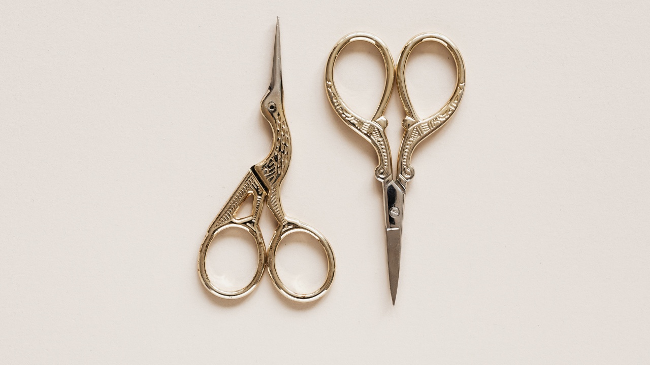 como afilar tijeras con papel aluminio