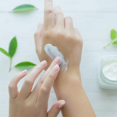 Cómo quitarlas manchas de las manos de forma natural