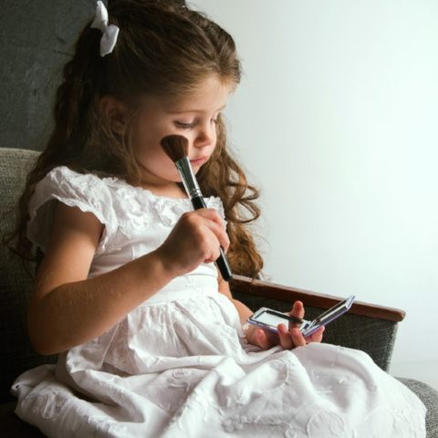 peligros de vestir a las niñas como adultas