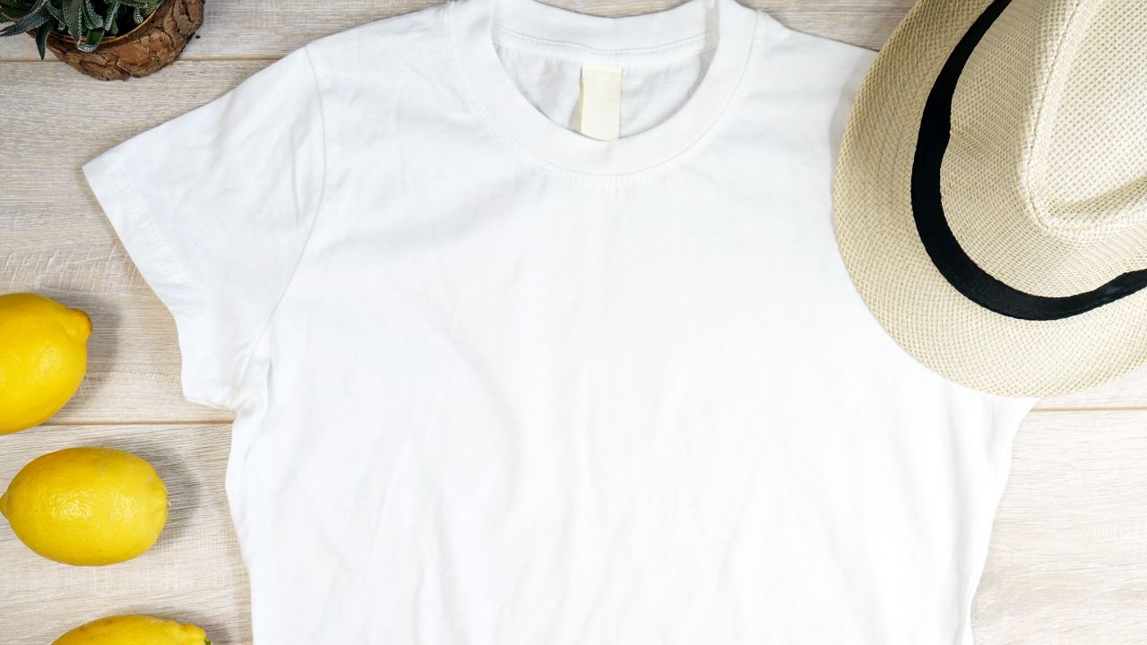 Truco casero para eliminar las manchas de sudor