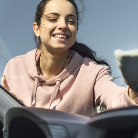 Cómo limpiar el parabrisas del coche