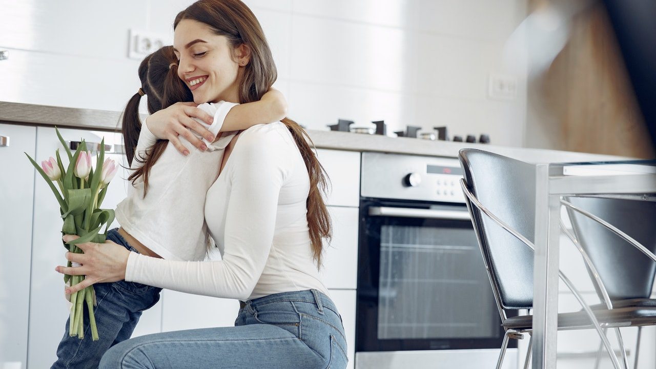 No demostrar carino a tus hijos no es igual a sobreprotegerlos