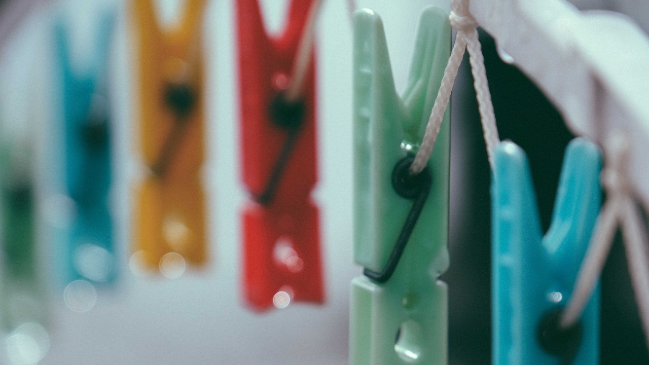 es malo colgar ropa mojada dentro de casa