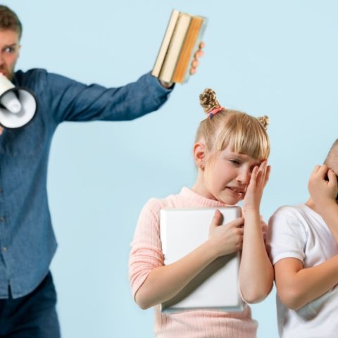 Como sanar el daño causado a tus hijos por gritarles o golpearlos