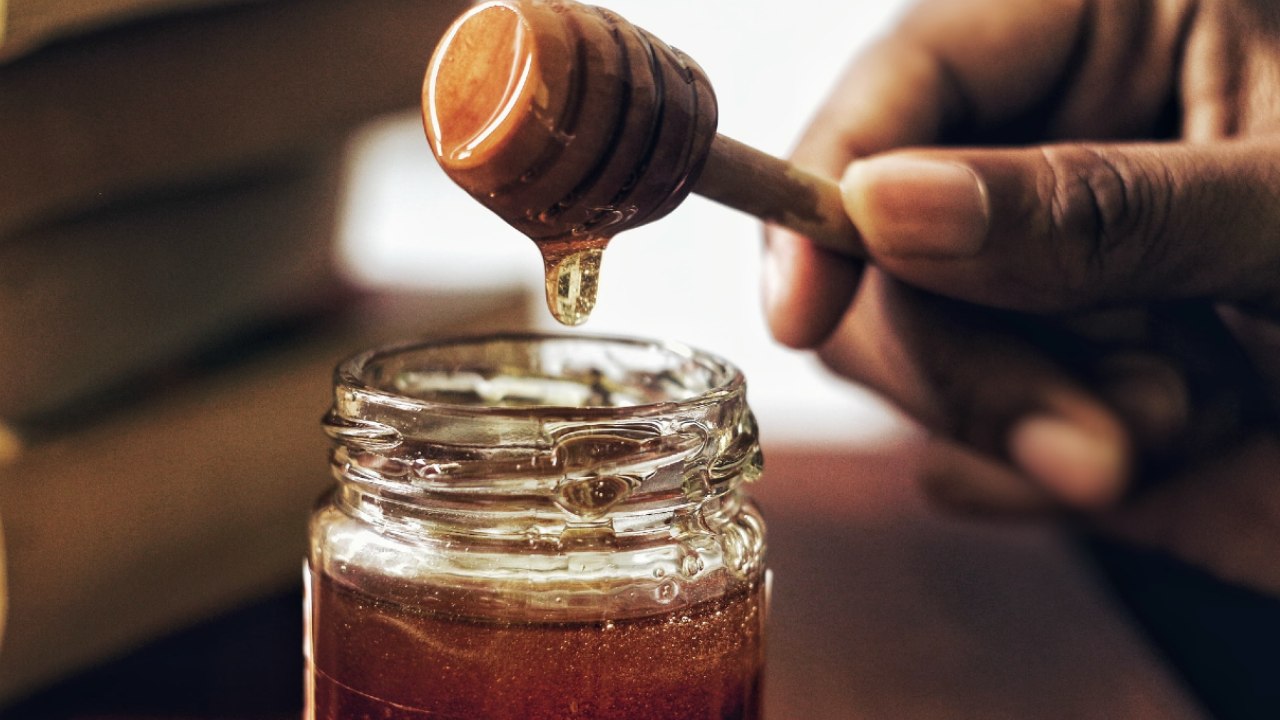 cómo se hace un endulzamiento con miel y canela