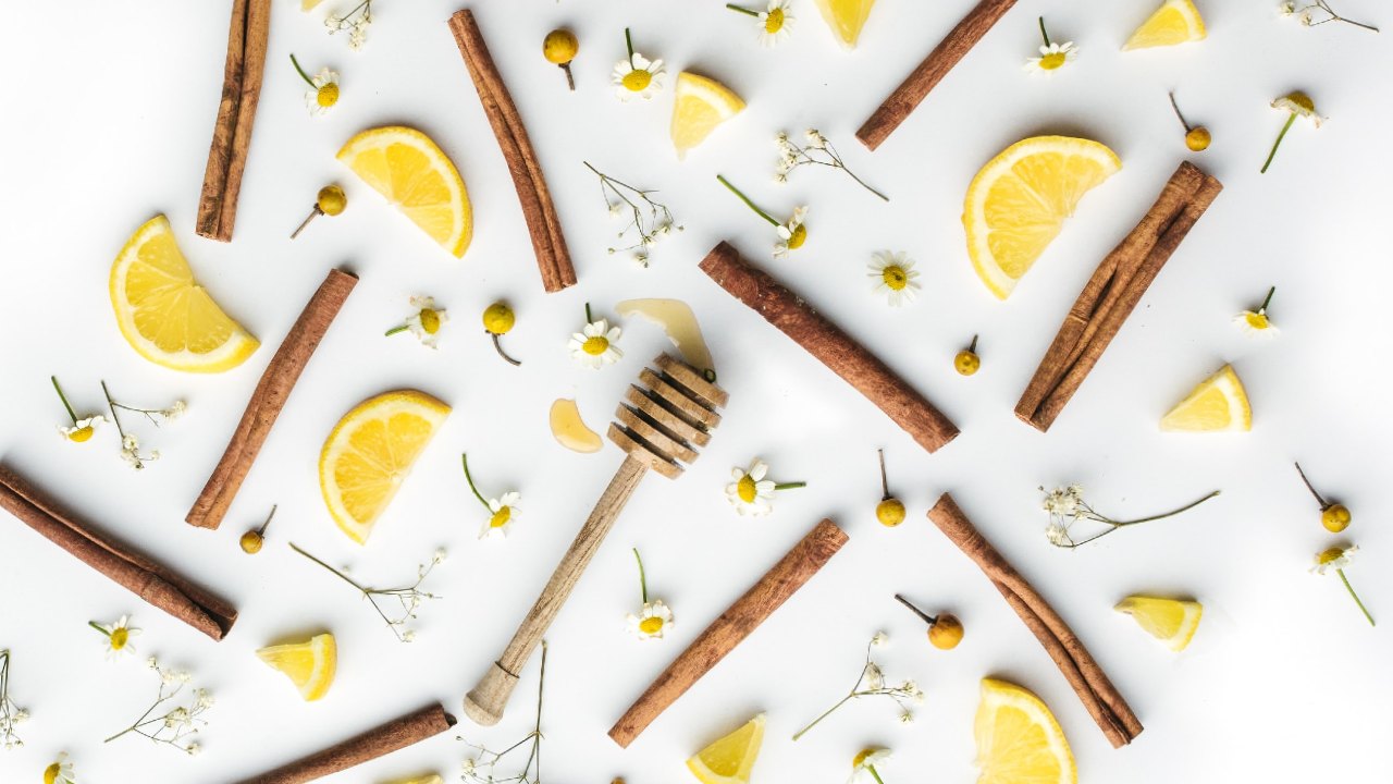 endulzamiento con miel y canela para amor y trabajo