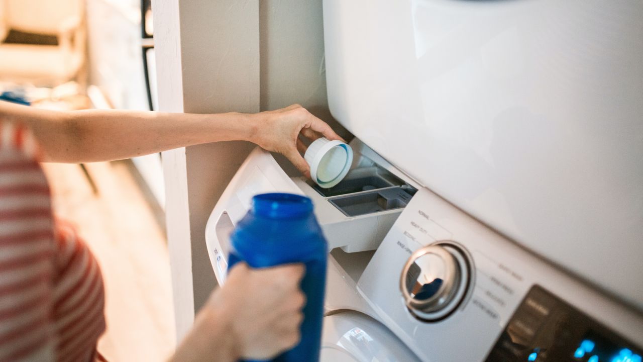 El suavizante puede arruinar tu ropa