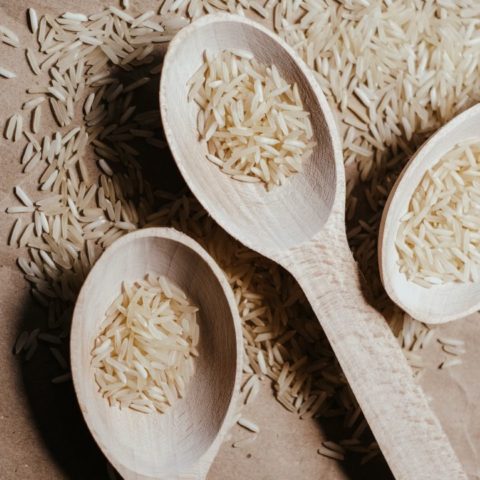 Por qué debemos lavar el arroz
