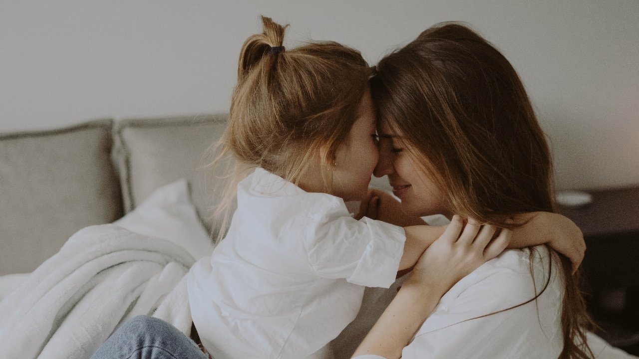 mujer poderosa y con autoestima consejos crianza