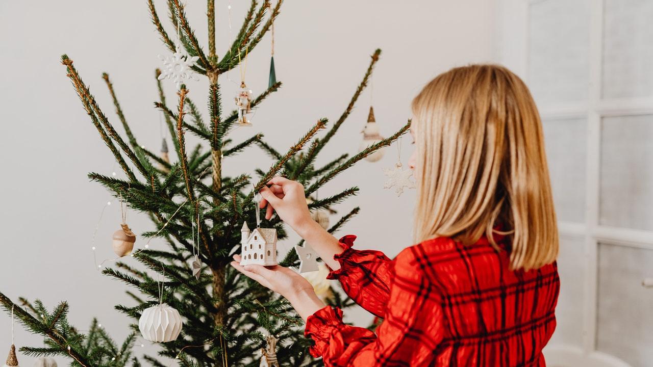Tip para limpiar el árbol de Navidad