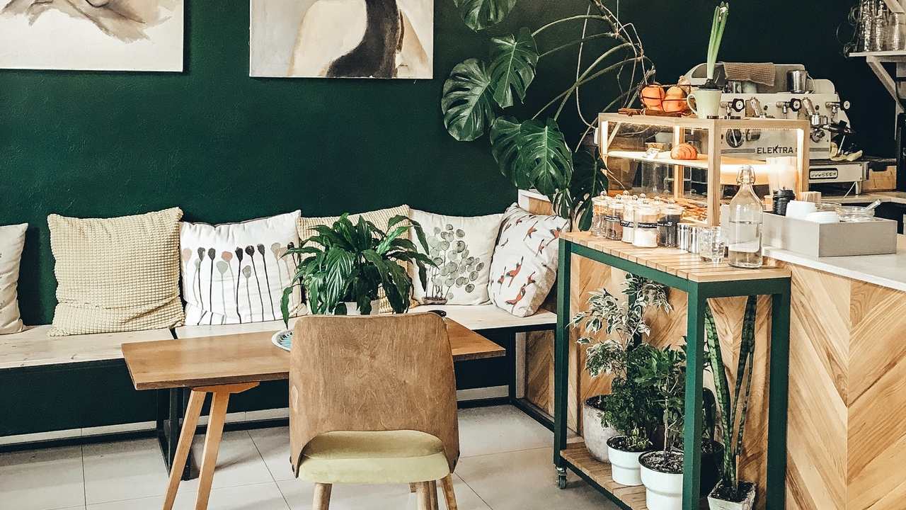 como quitar las manchas de agua de tus muebles de madera