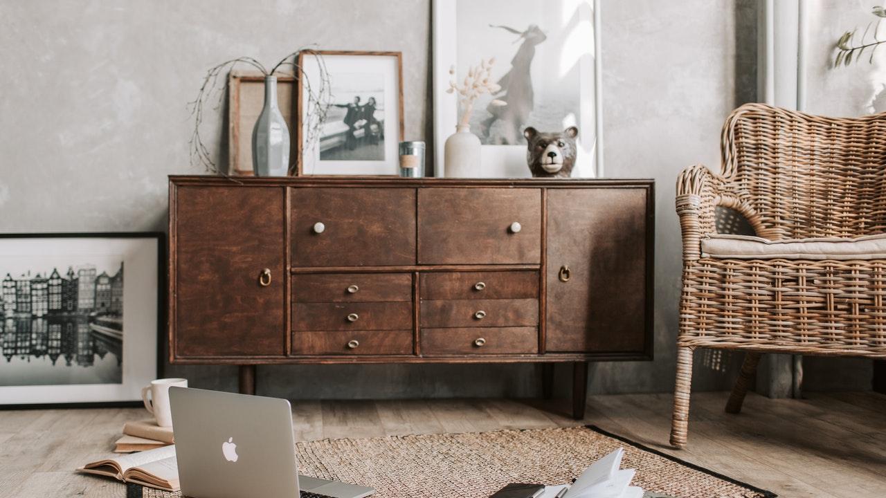 consejos para quitar las manchas de agua de tus muebles de madera