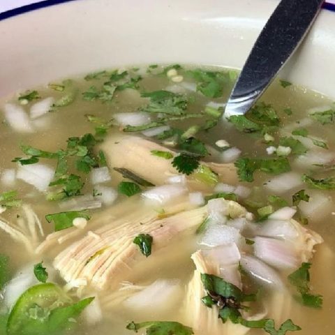 que es la espuma blanca que le sale al caldo de pollo