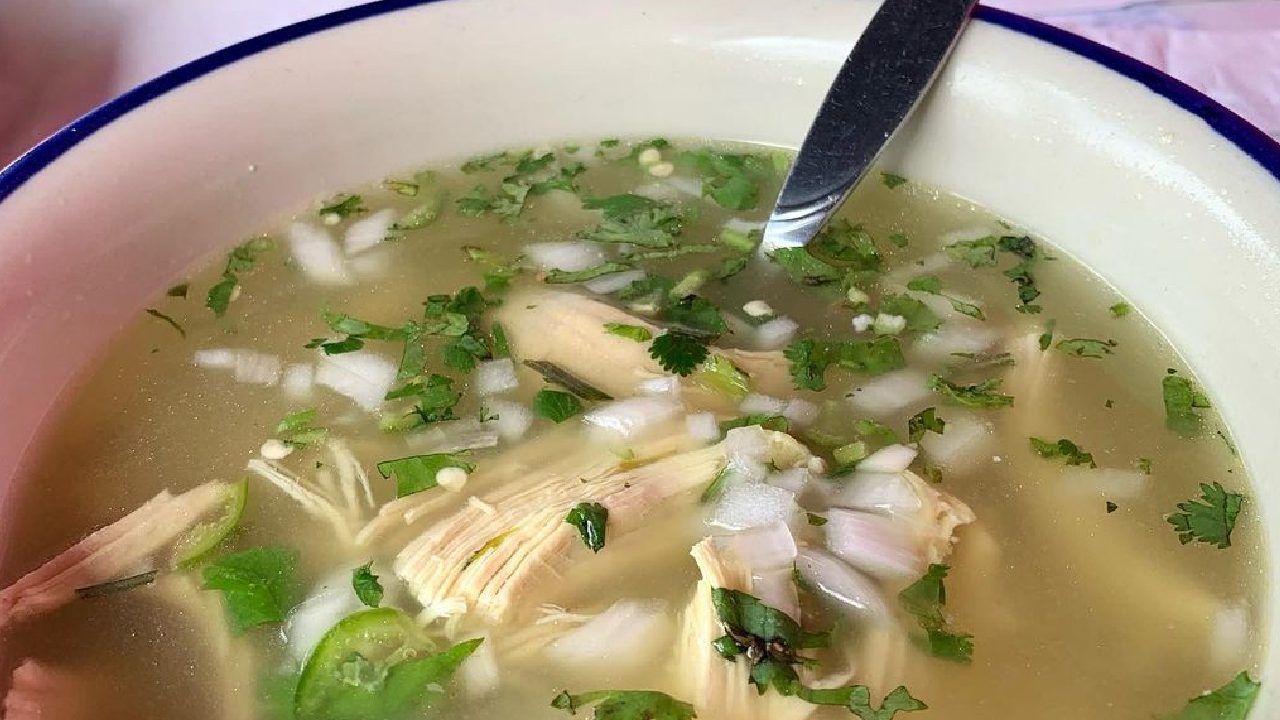 que es la espuma blanca que le sale al caldo de pollo