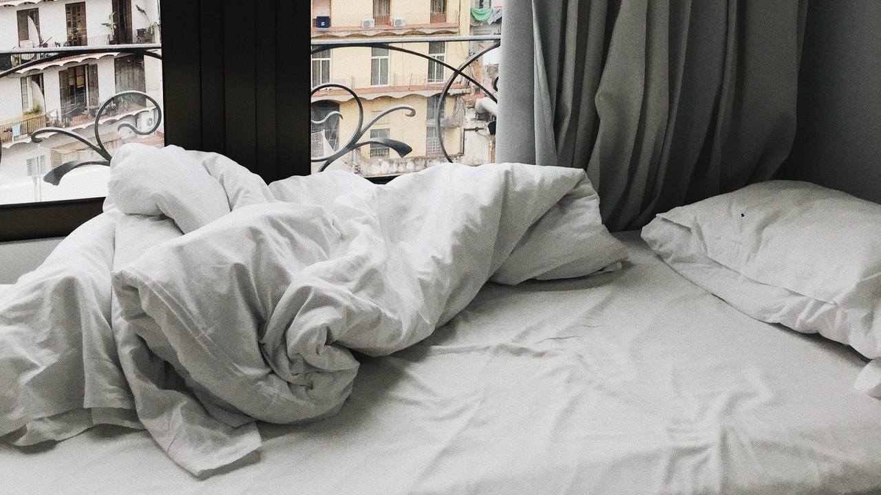 porque mancho la almohada de amarillo