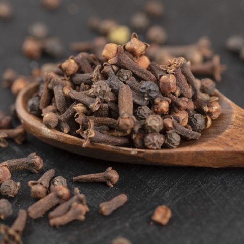 Cómo hacer aceite de clavo de olor casero