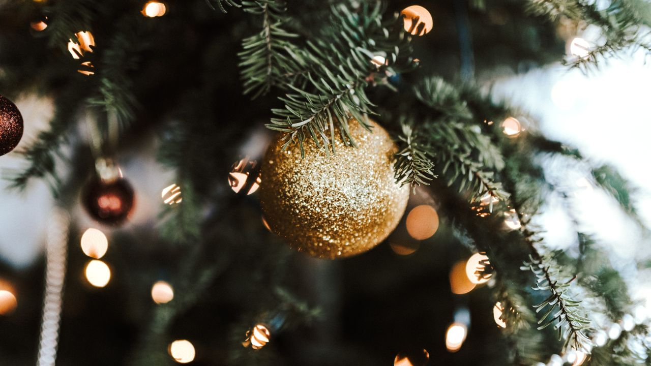 Colores-en-arbol-de-Navidad-para-atraer-dinero-Mhoni-Vidente 