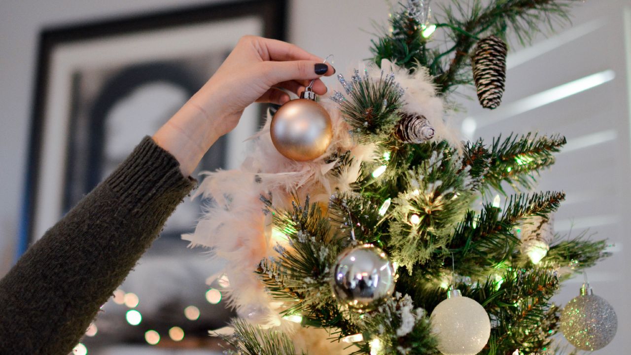 Colores-en-arbol-de-Navidad-para-atraer-dinero-Mhoni-Vidente