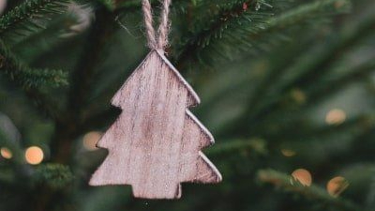 como hacer adornos navidenos con madera