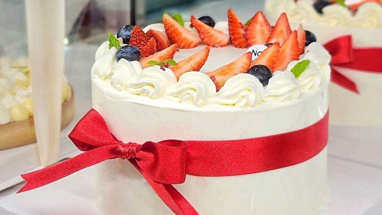 bizcocho con crema inglesa