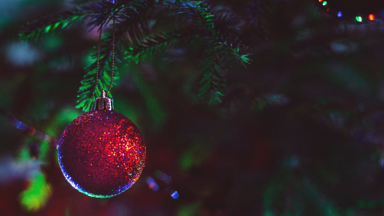 como hacer esferas con bolas de unicel y diamantina