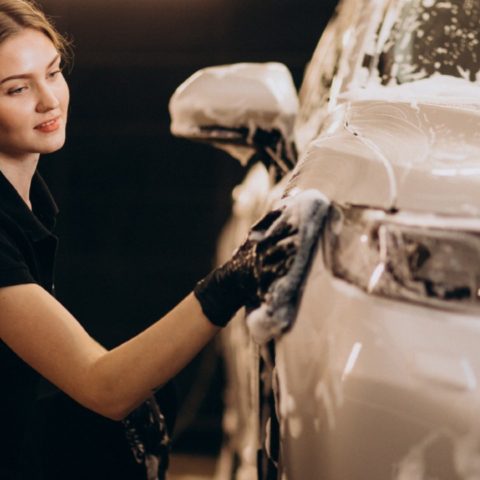 Como quitar las manchas de agua dura del carro parabrisas