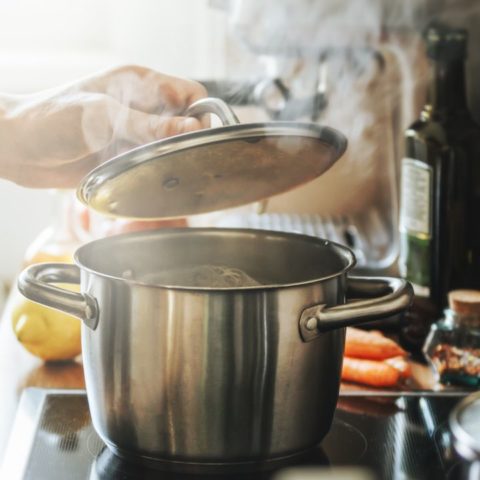 Como-reparar-una-olla-de-aluminio-con-agujeros