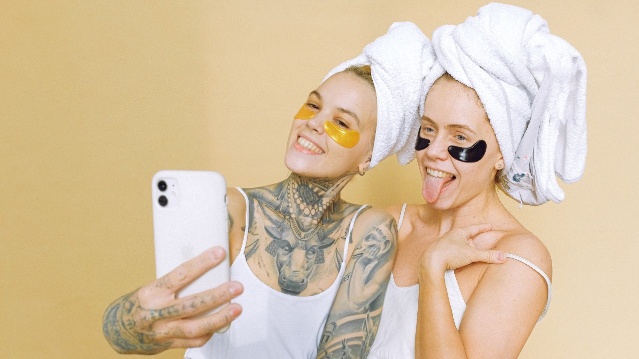 truco con lengua para salir mejor en fotos