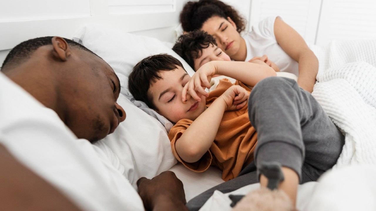 Dormir con tu hijo no es malo