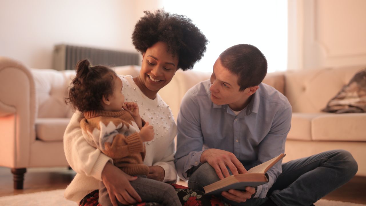 Por esto los bebés dicen primero papá y no mamá