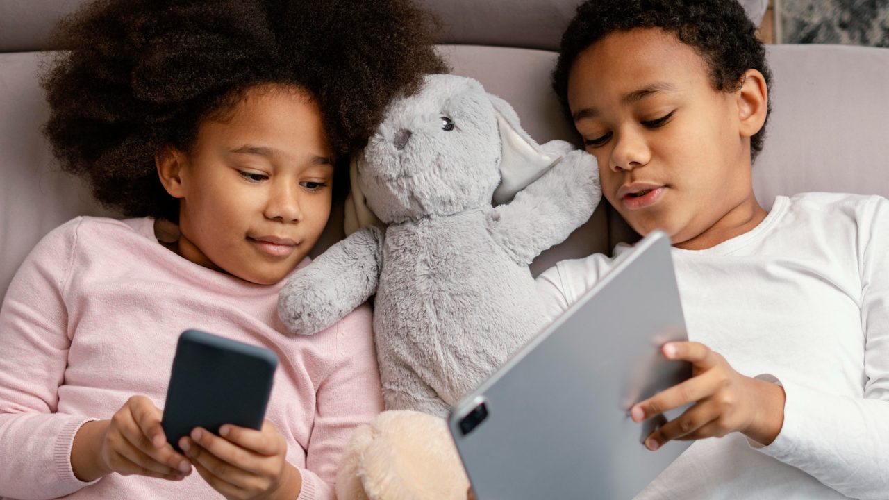 dar la tablet o celular a los hijos