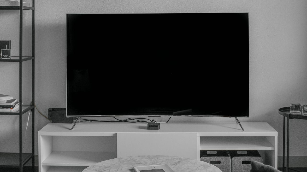 Mezcla-casera-para-limpiar-la-pantalla-de-tu-television