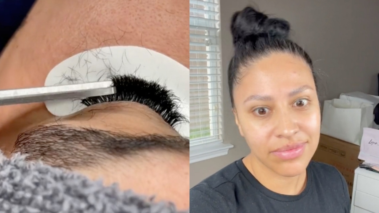 mujer corto pestanas a su clienta