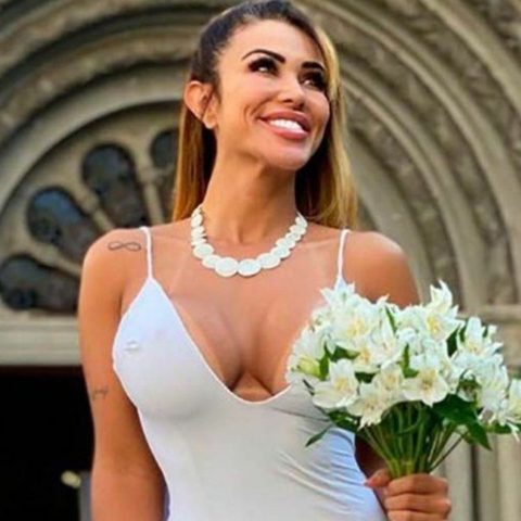 Mujer que se caso con ella misma