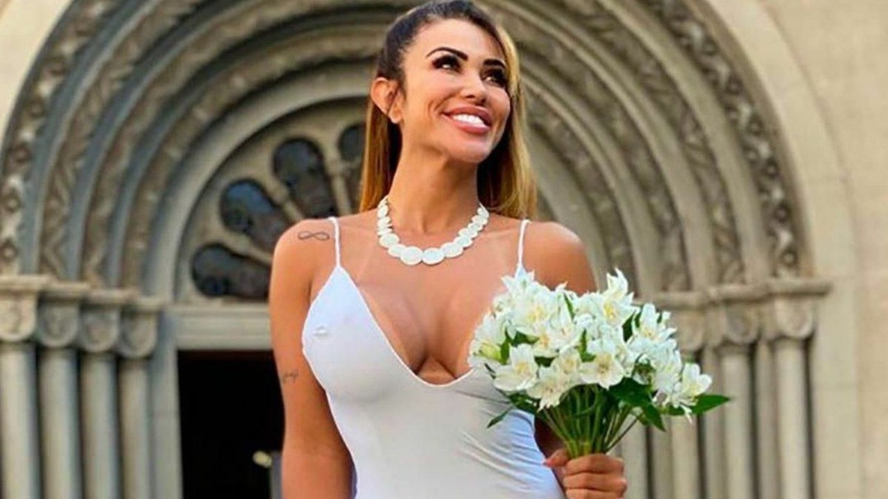 Mujer que se caso con ella misma