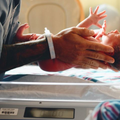 Parto-prematuro-consecuencias-bebe