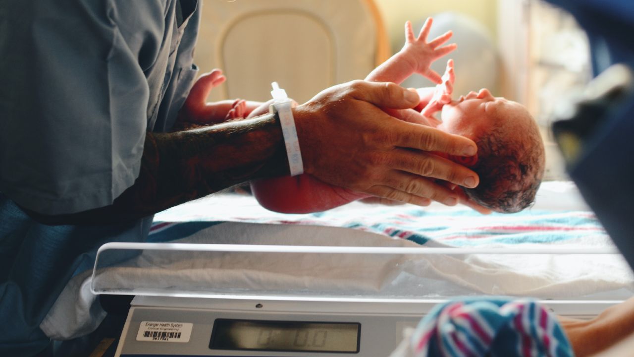 Parto-prematuro-consecuencias-bebe