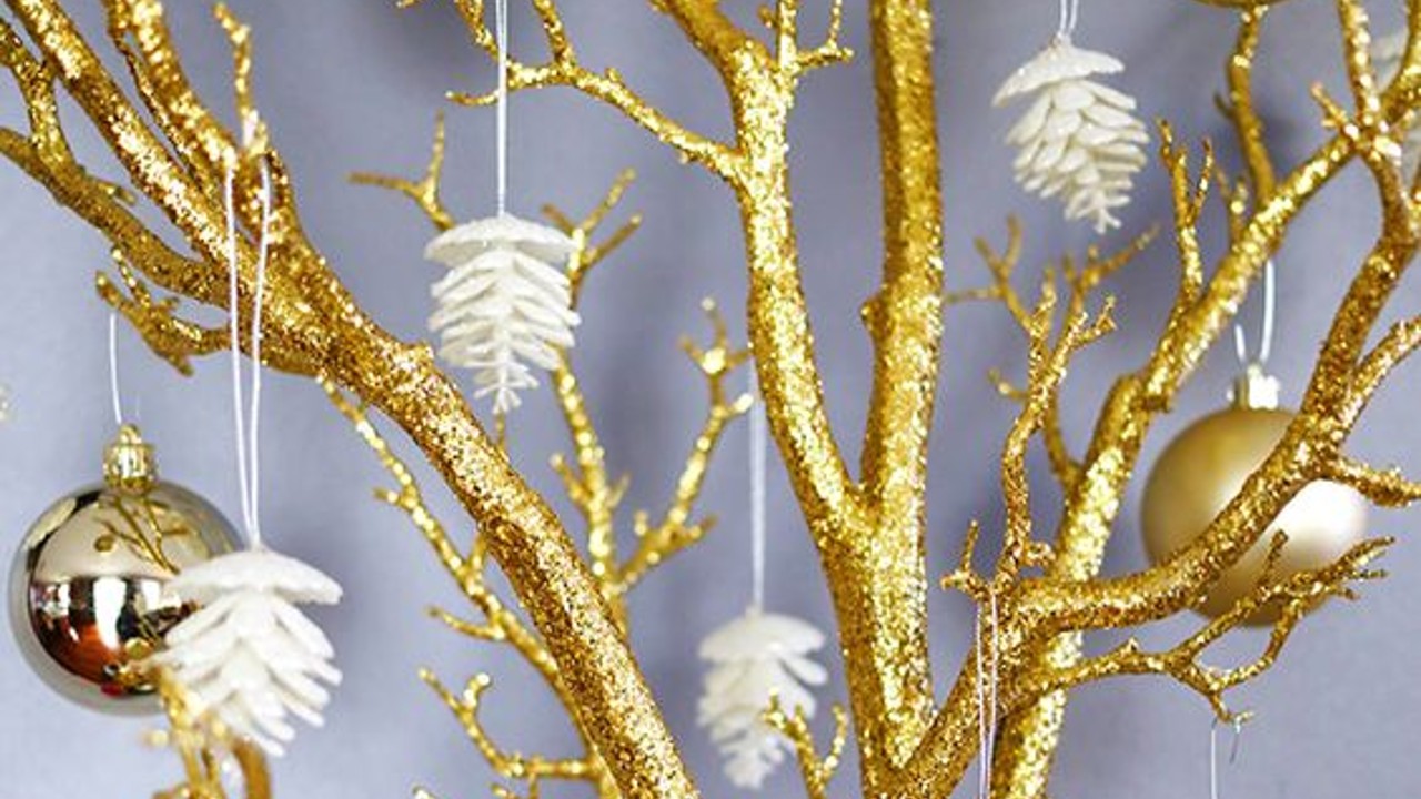 aprende a hacer arbol de navidad con ramas secas