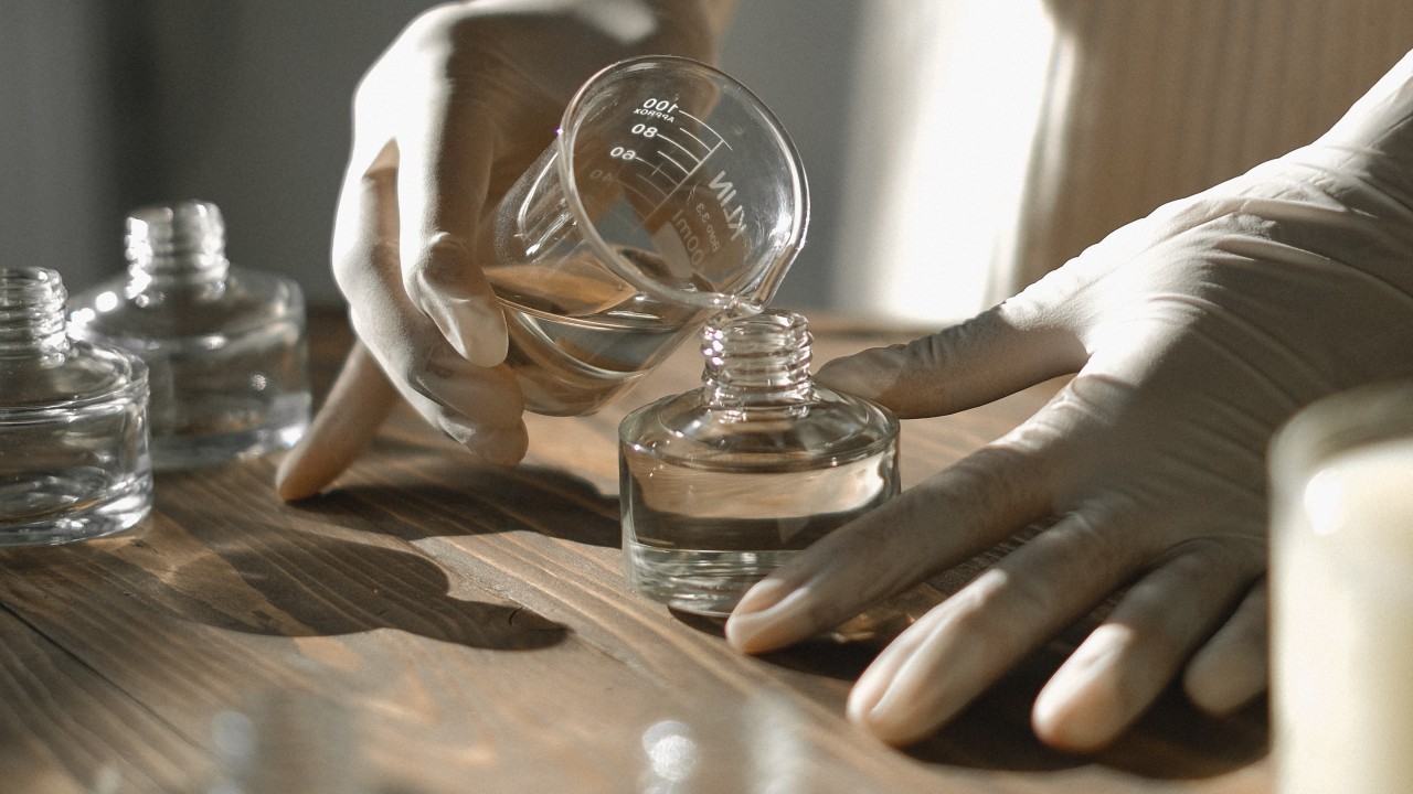 paso a paso para hacer perfume casero
