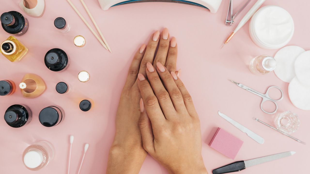 Quitar-el-esmalte-de-unas-sin-acetona