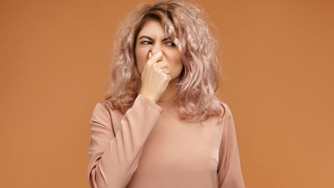 Quitar-el-olor-a-cigarro-de-tu-hogar