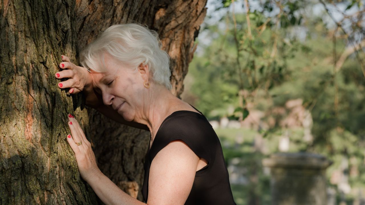 dejar ir a un ser querido que murio