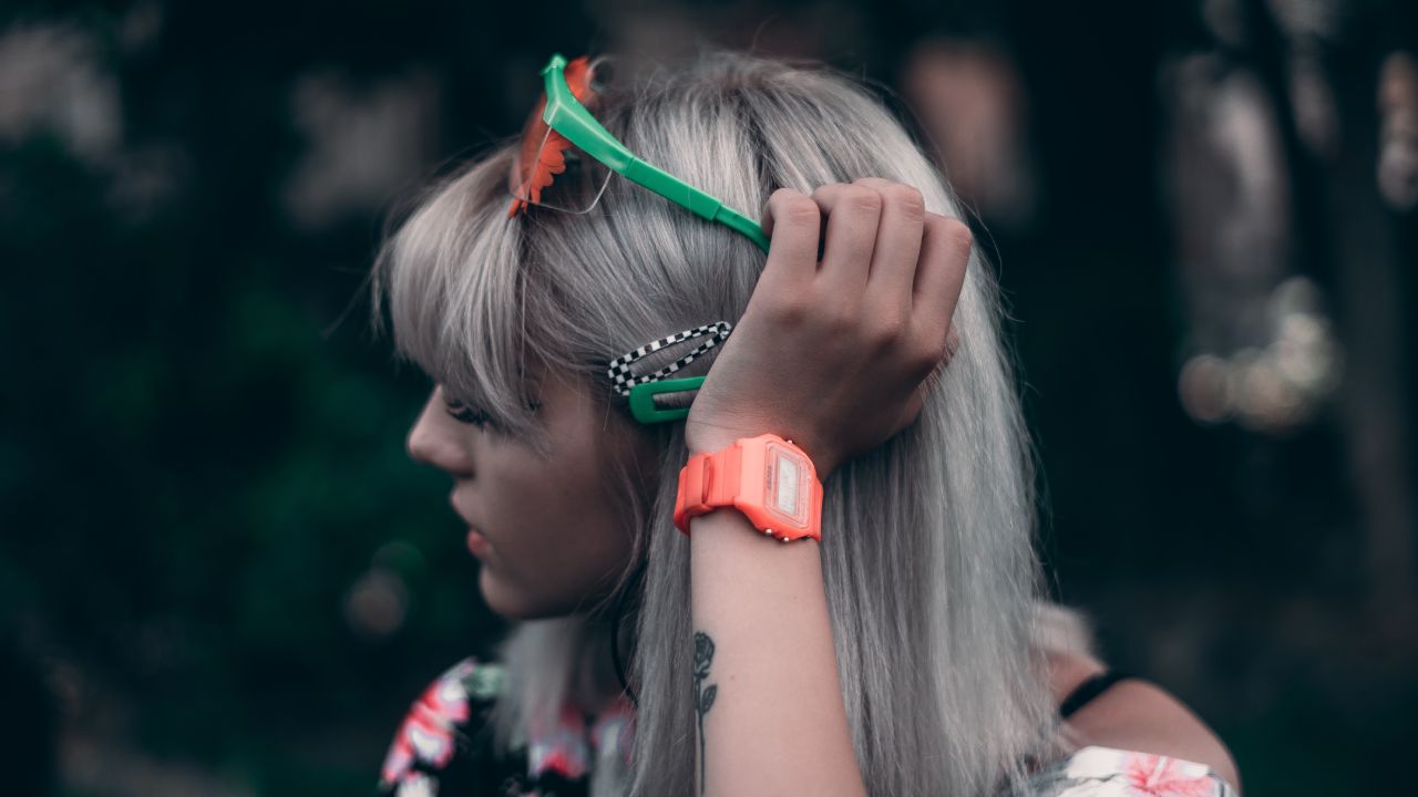 Shampoo-azul-casero-para-matizar-canas 