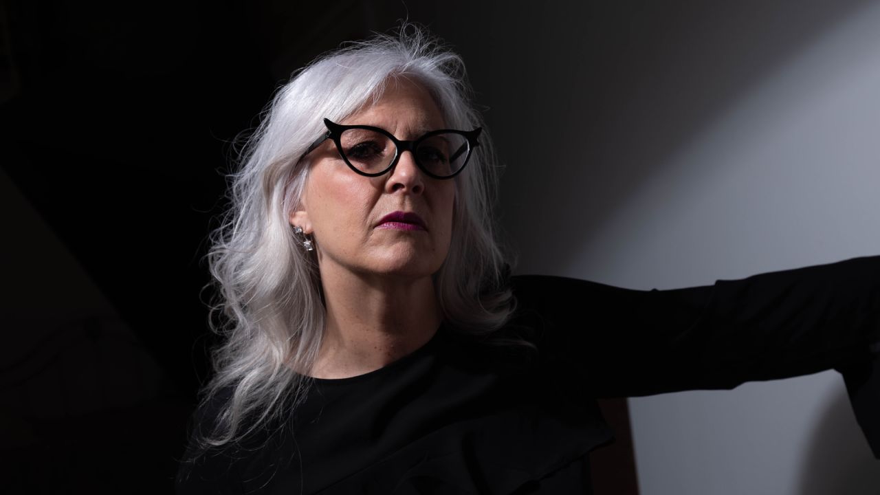 Shampoo-azul-casero-para-matizar-canas